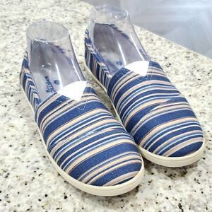 KINETIC SLIP ON CANVAS FLATS, size 8